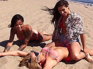 22-29 yo beach